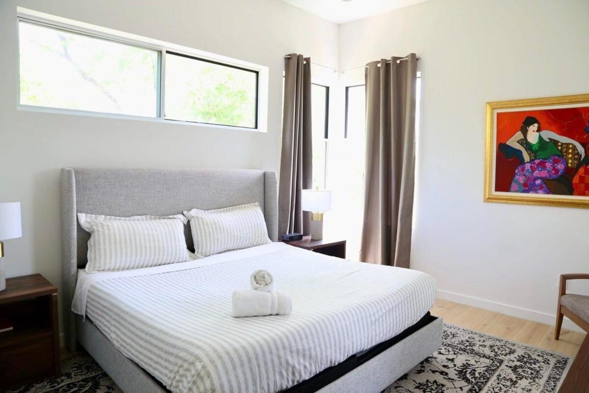 Stunning Modern Home W Pool & Hot Tub In Dt Austin Eksteriør bilde