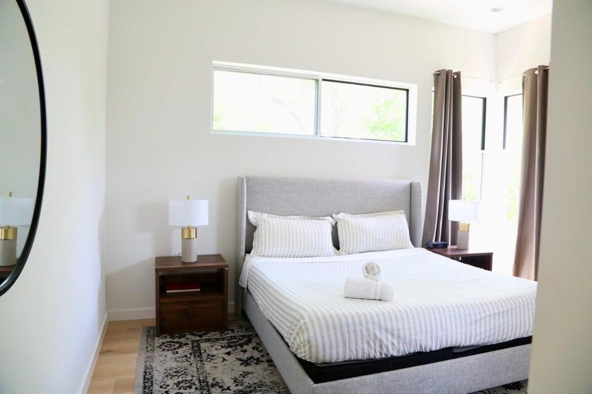 Stunning Modern Home W Pool & Hot Tub In Dt Austin Eksteriør bilde