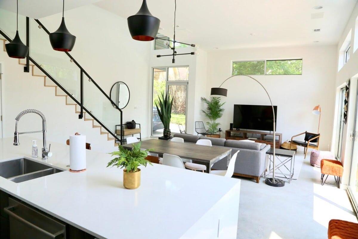 Stunning Modern Home W Pool & Hot Tub In Dt Austin Eksteriør bilde