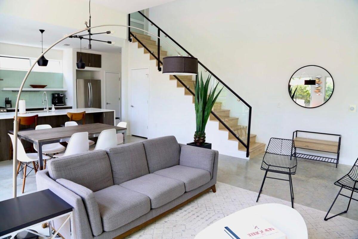 Stunning Modern Home W Pool & Hot Tub In Dt Austin Eksteriør bilde