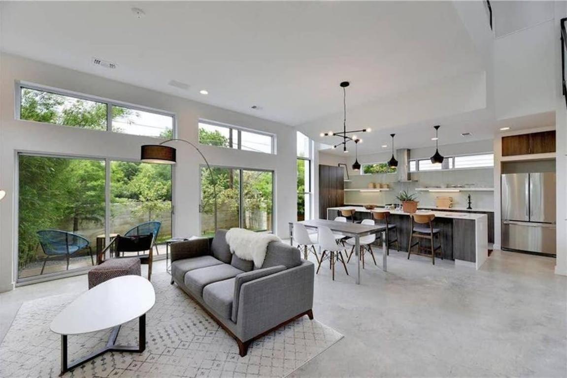 Stunning Modern Home W Pool & Hot Tub In Dt Austin Eksteriør bilde