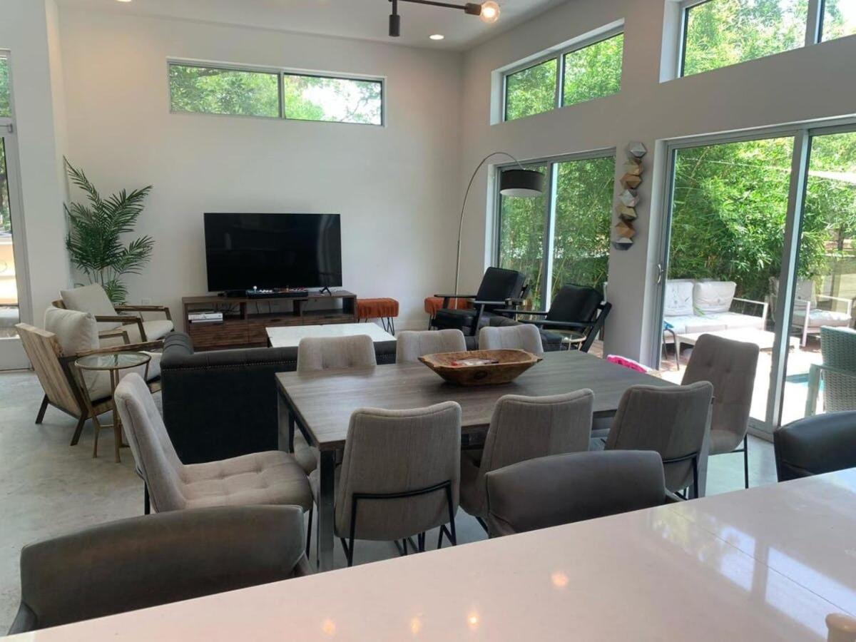 Stunning Modern Home W Pool & Hot Tub In Dt Austin Eksteriør bilde