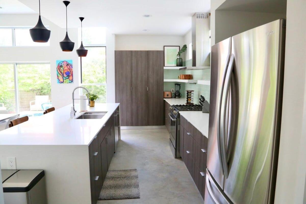 Stunning Modern Home W Pool & Hot Tub In Dt Austin Eksteriør bilde