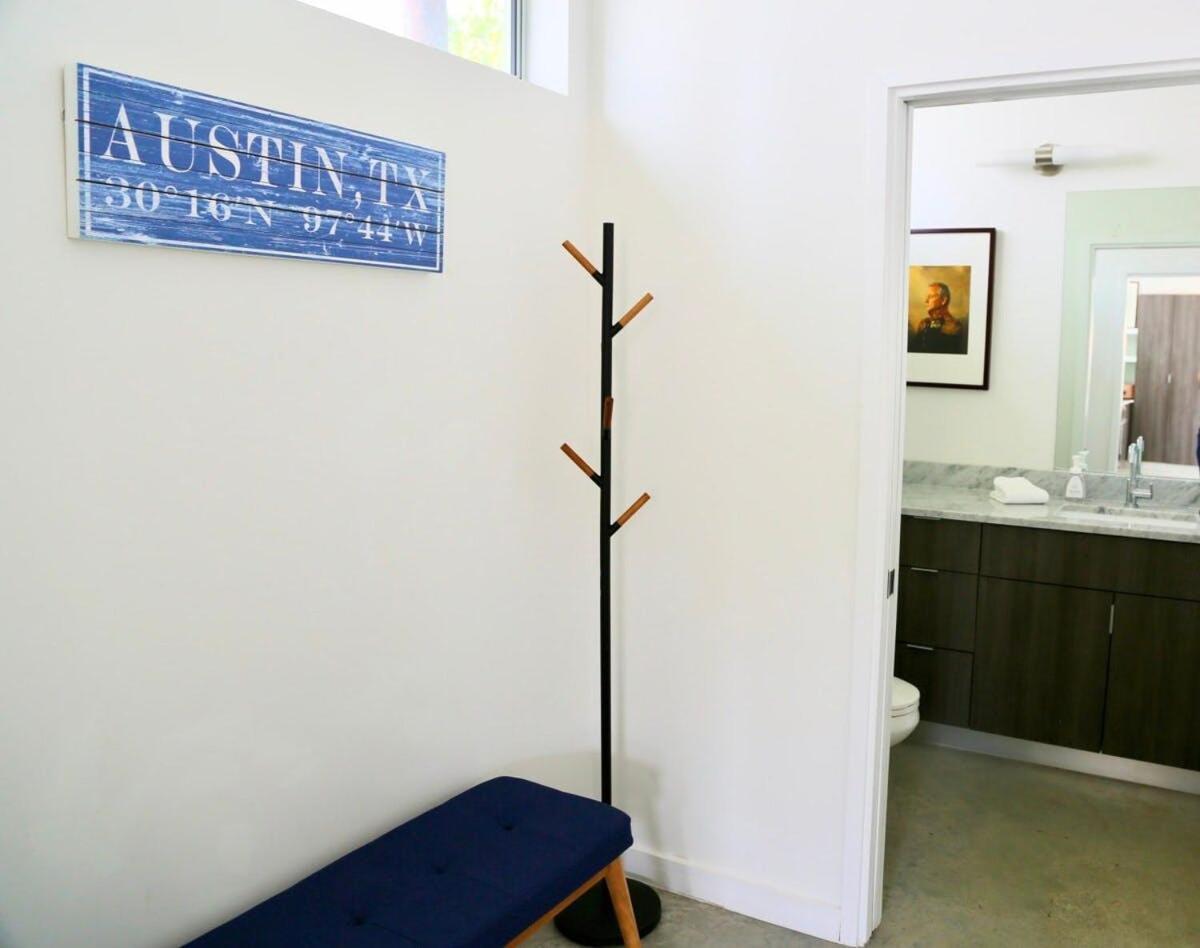 Stunning Modern Home W Pool & Hot Tub In Dt Austin Eksteriør bilde