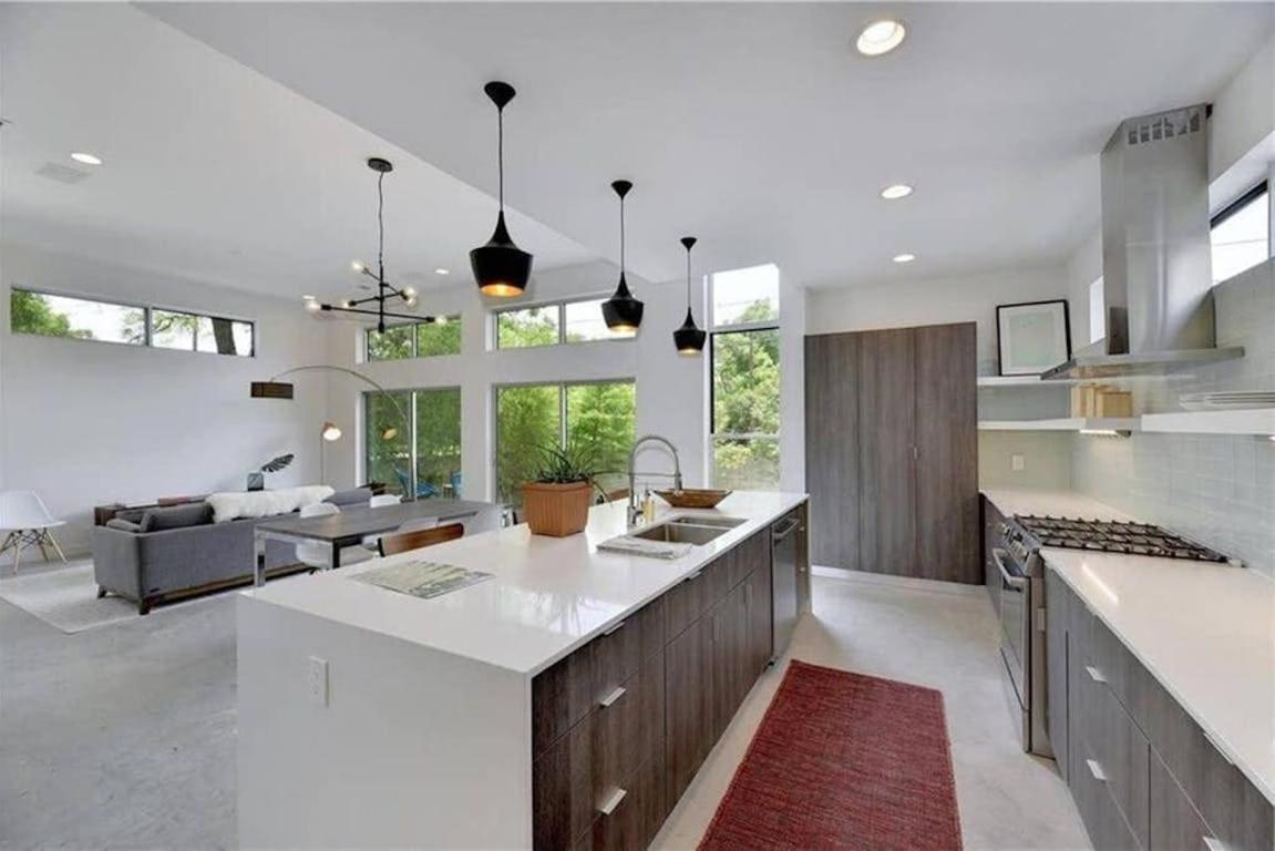Stunning Modern Home W Pool & Hot Tub In Dt Austin Eksteriør bilde