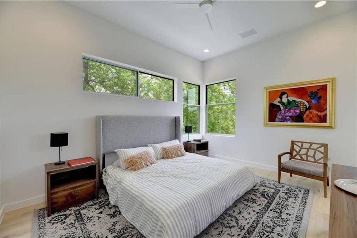 Stunning Modern Home W Pool & Hot Tub In Dt Austin Eksteriør bilde