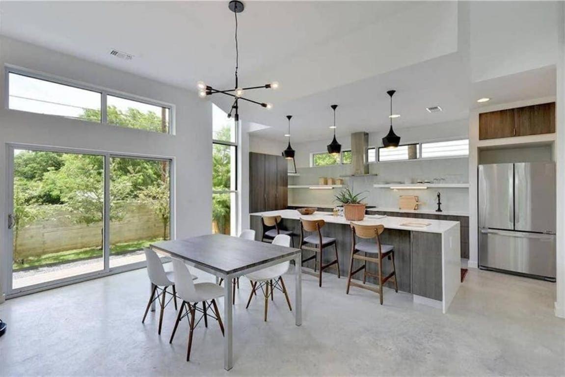 Stunning Modern Home W Pool & Hot Tub In Dt Austin Eksteriør bilde